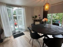 Ruim, mooi en modern huisje met een heerlijke tuin, hotel v destinaci Baarle-Nassau