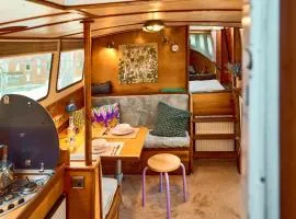 Gemütliches Wohnschiff