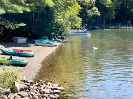 Lakefront Cottage on Brewer Lake