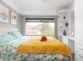 Manchester Business and Leisure Home with Free Parking
