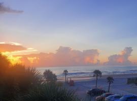 Beachside Bliss Ocean-View Condo with Pool and Private Beach Access Perfect for Families and Couples, hotel in Daytona Beach