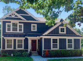 SoHa Year Round Heated Indoor Outdoor Pool, hotel a South Haven