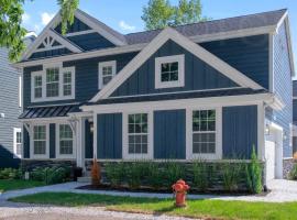 SoHa Year Round Heated Indoor Outdoor Pool, hôtel à South Haven