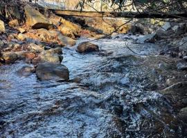 Relaxing Creek Cabin, hotel v destinaci Canton