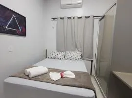 Quarto 6 econômico próximo do aeroporto ar condicionado cama de casal