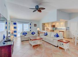 VILLA 6 walk to Beach 2 bedroom 2 Bath Pool, Hotel in Point O'Rocks