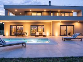 Villa Zidine, luxury villa with seaview and salt pool water، فندق في Puntera