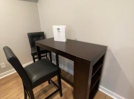 Aksarben Modern 1Bed ground level with parking, διαμέρισμα στην Ομάχα