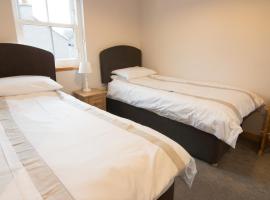 Morris Gardens Apartments, hotel dekat Glen Garioch, Oldmeldrum