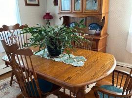 Furnished and Flexible at Buttonwood Park - Perfect for Longer Stays!, коттедж в городе Норт-Дартмут