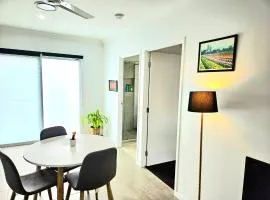 BRAND NEW Stylish Apartment Tranquil & Self Check in
