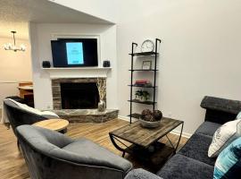Bright Spacious Renovated Home Master on Main, hotel v destinaci Winder