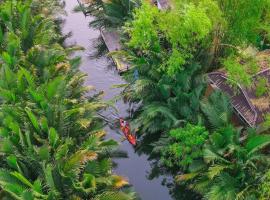 V-Relaxing Resort, glamping site in Kampot