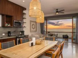 Unique BEACH FRONT condo with concierge