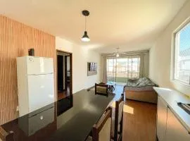 Apê Espaçoso, A/C e Garagem | 300m Canasvieiras