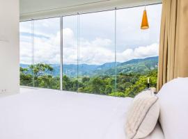 Mountain Skyline House Best View Doi Sakad Nan V2, apartment in Pua