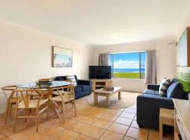 Absolute Beachfront Apartment 2B