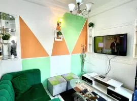 1 Bed Studio Sleeps 2 - Canal View Wifi Parking