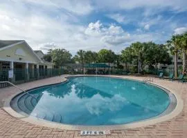 Comfy Condo -KING Bed - POOL - Hot Tub - Pets - Wifi - Gym - Gated - in New Tampa- Between Tampa Palms and Cory Lake Isles area