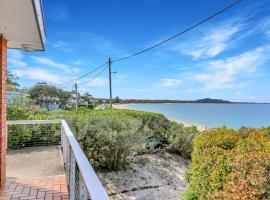 Jimmys Beach Waterfront، فندق في هاوكس نيست