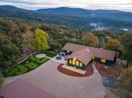 Vista Haven with stunning views/hot tub/mini golf
