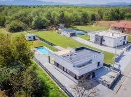 Villa Joy With Pool and Hot Tub - Happy Rentals
