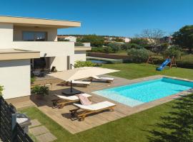 Modern villa in Pula, hotel a Veli Vrh