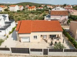 3 Bedroom Beautiful Home In Sukosan