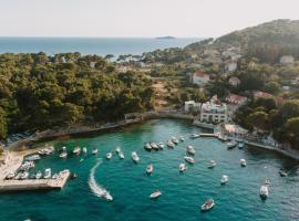 Kalamota Beach House: Koločep şehrinde bir otel