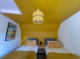 Beech Cottage with Clun Castle View, hotel in Clun