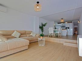 Magnífico apartamento a primera línea de playa, отель в Алькудии