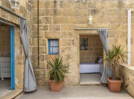 Room 5 - Twin Room x 2 by Solea, hotel v destinaci Għarb