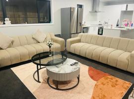 Private Room in Shared House, hotel v destinaci Gracefield