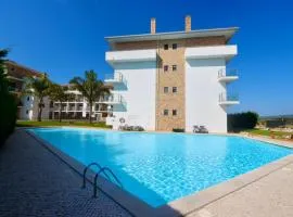 Pebble - 1 bedroom apartment sleeps 5 with pool & tennis court