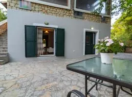 Adamantia Viros Suite
