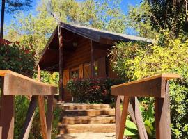 Los Pedregales Complejo Rural、エステポナのホテル