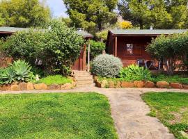 Los Pedregales Complejo Rural, מלון באסטפונה