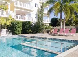 2 Bedroom Apartment Walking Distance From Blue Bay Beach