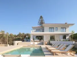 Costa Villa , Walk to Sandy Beach & Dinning, By ThinkVilla