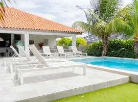 Villa Mistral - Luxurious 5 Bedrooms, Clean, New And Child-friendly That Is 5min Drive From The Beac