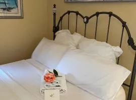 Cozy room near Airport & Highway