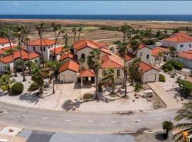 Luxurious Ocean View Villa, hotel di Malmok