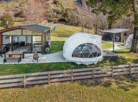 Black Label Retreats, hotel with hot tubs in Gisborne