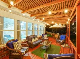 Beaver Lake Retreat with Deck Paddle, Bike, Relax!