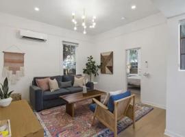 Cozy 1 BR Casita Overflowing with Natural Light, hotel en San Diego