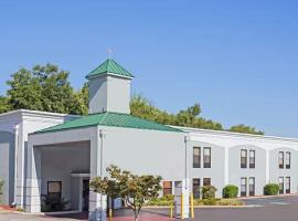 Rodeway Inn, hotel v destinaci Tyner