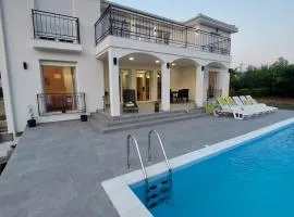 Villa Blanc - with Buna Riverside