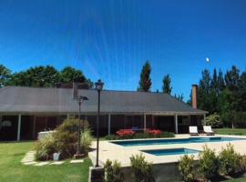 CONFORTABLE CASA EN HERMOSO y TRANQUILO CLUB DE CAMPO, ξενοδοχείο σε Manzanares