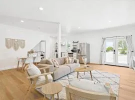 Peaceful 2BR 1BA Holiday Guest House with Hot Tub