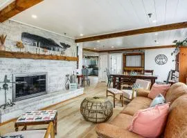 Beachfront Dennis Condo with Patio, Dogs Welcome